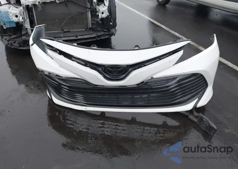 2020 Toyota Camry Le z USA, uszkodzony, nr VIN 4T1C11AK6LU985204